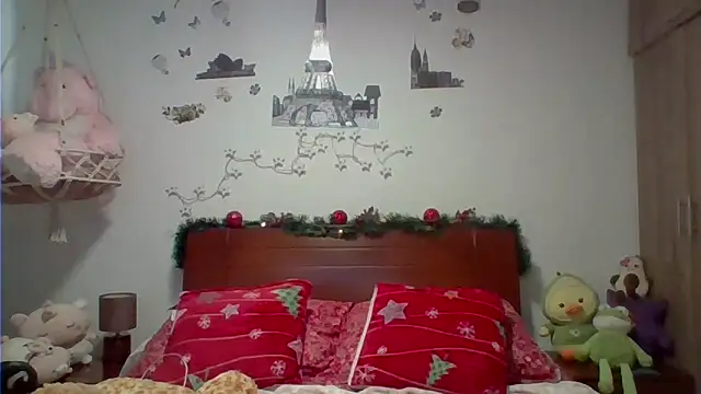 Snapshot of Venusina_07 chatting on 12/19/25, 06:37 Venusina 07 online show from 12/19/25, 06:37