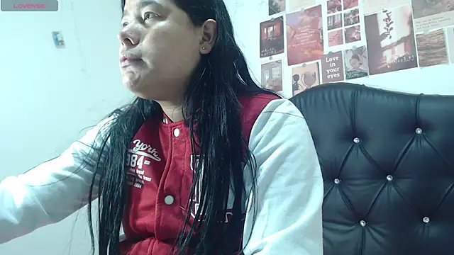 Snapshot of April_Becker chatting on 03/11/26, 03:01 April Becker online show from 03/11/26, 03:01