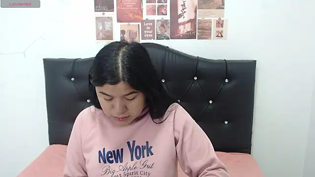 Snapshot of April_Becker chatting on 03/14/26, 03:01 April Becker online show from 03/14/26, 03:01