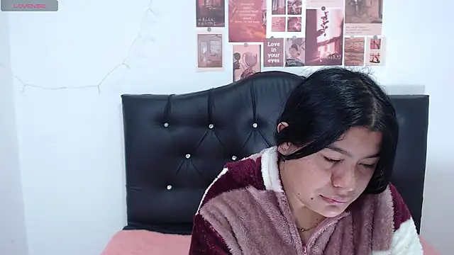 Snapshot of April_Becker chatting on 03/25/26, 04:18 April Becker online show from 03/25/26, 04:18