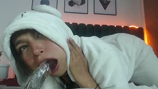 Keila Fg online show from 11/12/25, 08:19