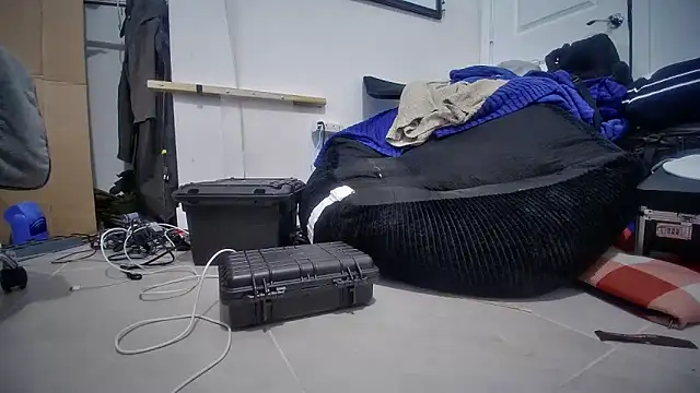 jasoncali305 online show from 11/02/25, 03:20