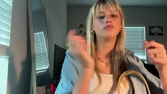 Snapshot of AnnGrayson chatting on 09/24/25, 08:12 AnnGrayson online show from 09/24/25, 08:12