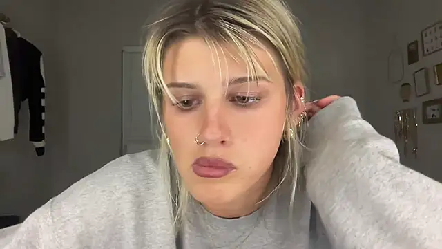 Snapshot of AnnGrayson chatting on 10/01/25, 12:38 AnnGrayson online show from 10/01/25, 12:38