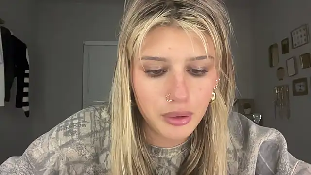 Snapshot of AnnGrayson chatting on 10/10/25, 01:37 AnnGrayson online show from 10/10/25, 01:37