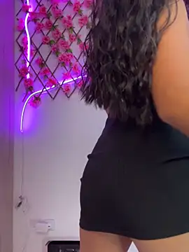 Snapshot of RaquelOficial chatting on 10/14/25, 07:14 RaquelOficial online show from 10/14/25, 07:14