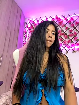 Snapshot of RaquelOficial chatting on 10/16/25, 08:21 RaquelOficial online show from 10/16/25, 08:21