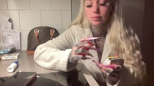 Snapshot of paulinaalatalo chatting on 03/18/26, 03:20 paulinaalatalo online show from 03/18/26, 03:20