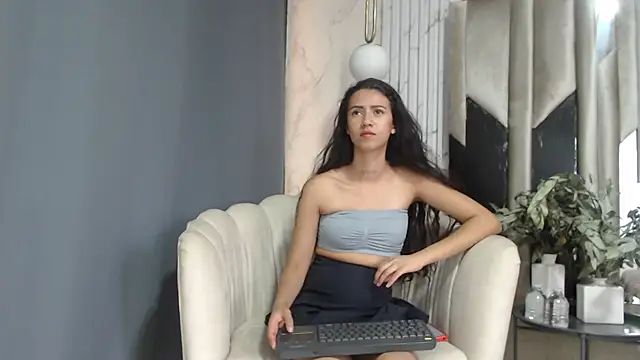 Snapshot of MayaMonroe1 chatting on 09/18/25, 06:32 MayaMonroe1 online show from 09/18/25, 06:32