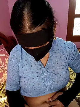 Snapshot of KannadaTamilTeluguBeauty chatting on 11/07/25, 10:59 KannadaTamilTeluguBeauty online show from 11/07/25, 10:59