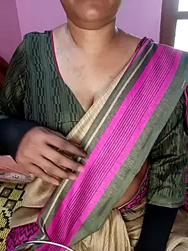 Snapshot of KannadaTamilTeluguBeauty chatting on 11/15/25, 06:44 KannadaTamilTeluguBeauty online show from 11/15/25, 06:44