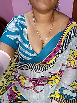 Snapshot of KannadaTamilTeluguBeauty chatting on 12/01/25, 02:44 KannadaTamilTeluguBeauty online show from 12/01/25, 02:44