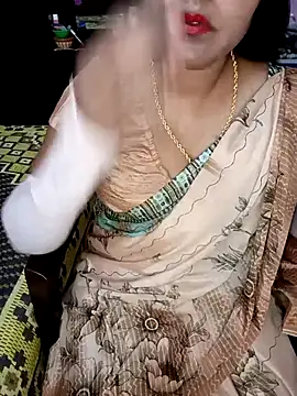 Snapshot of KannadaTamilTeluguBeauty chatting on 12/04/25, 03:43 KannadaTamilTeluguBeauty online show from 12/04/25, 03:43