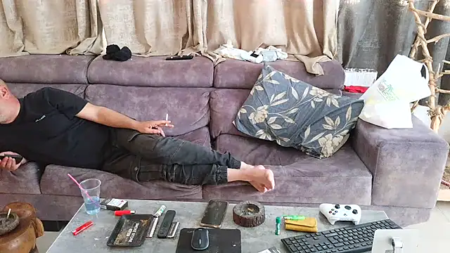 Snapshot of Alexis21821 chatting on 04/05/26, 01:52 Alexis21821 online show from 04/05/26, 01:52