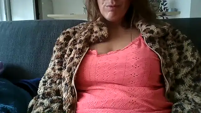 Snapshot of samantaatw chatting on 09/17/25, 11:01 samantaatw online show from 09/17/25, 11:01