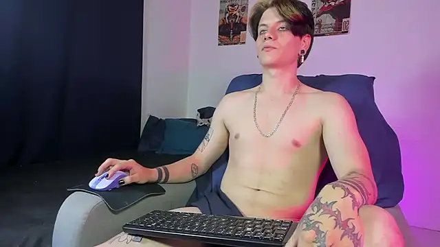 Snapshot of Jerry_Cole chatting on 10/02/25, 01:01 Jerry Cole online show from 10/02/25, 01:01