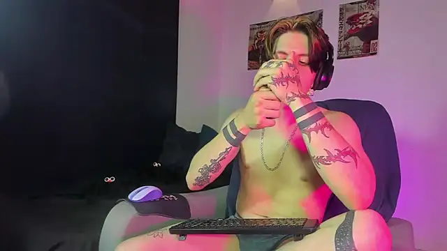 Snapshot of Jerry_Cole chatting on 10/15/25, 02:44 Jerry Cole online show from 10/15/25, 02:44