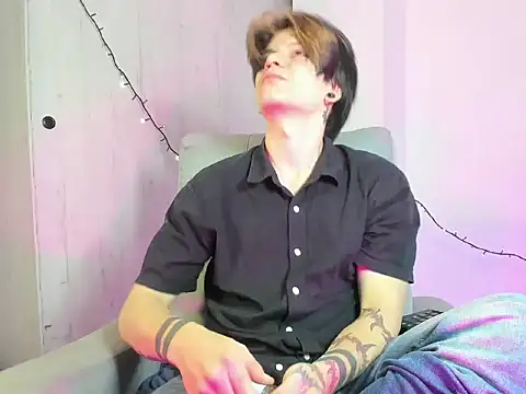 Snapshot of Jerry_Cole chatting on 12/02/25, 10:27 Jerry Cole online show from 12/02/25, 10:27