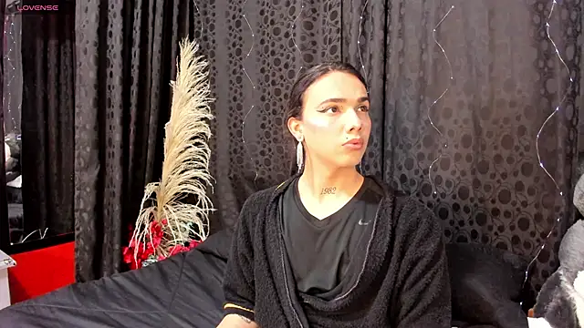 Snapshot of Almaazz chatting on 06/15/26, 04:04 Almaazz online show from 06/15/26, 04:04