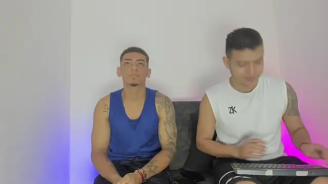 Snapshot of maykel_and_mike chatting on 10/02/25, 10:22 maykel and mike online show from 10/02/25, 10:22