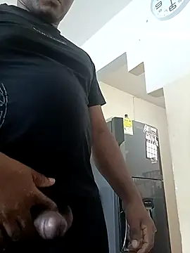 Snapshot of Elsuave28 chatting on 12/14/25, 03:28 Elsuave28 online show from 12/14/25, 03:28