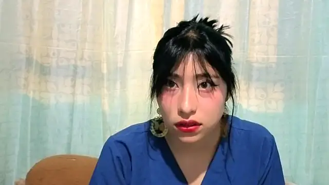 Snapshot of Sullyoonn chatting on 10/31/25, 12:00 Sullyoonn online show from 10/31/25, 12:00