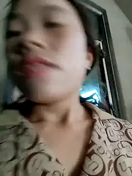 Snapshot of lyuyenkk chatting on 10/18/25, 07:42 lyuyenkk online show from 10/18/25, 07:42