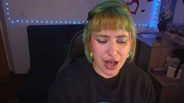 Miacatsito3 online show from 07/15/26, 02:17