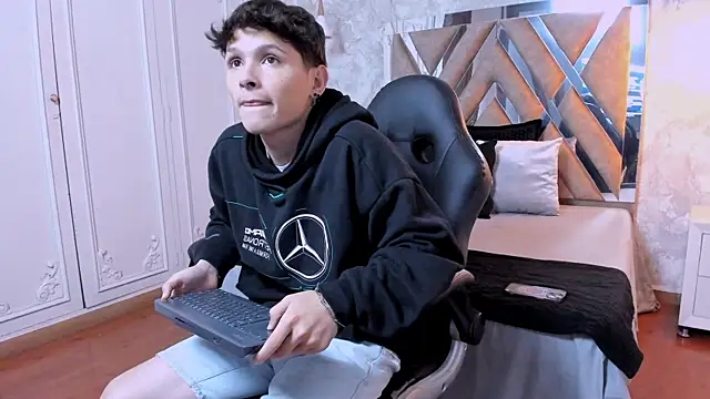 kraven lust online show from 10/18/25, 02:58