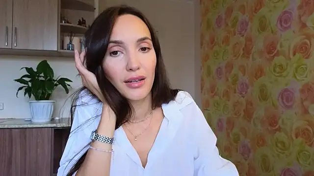 Snapshot of Lillian-Clark chatting on 10/11/25, 10:58 Lillian-Clark online show from 10/11/25, 10:58