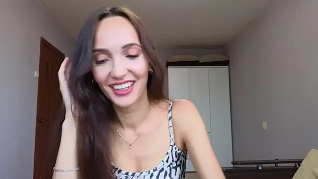 Snapshot of Lillian-Clark chatting on 11/04/25, 10:36 Lillian-Clark online show from 11/04/25, 10:36