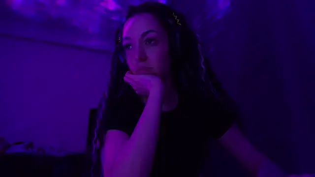 Snapshot of MiaKikki chatting on 10/23/25, 08:07 MiaKikki online show from 10/23/25, 08:07