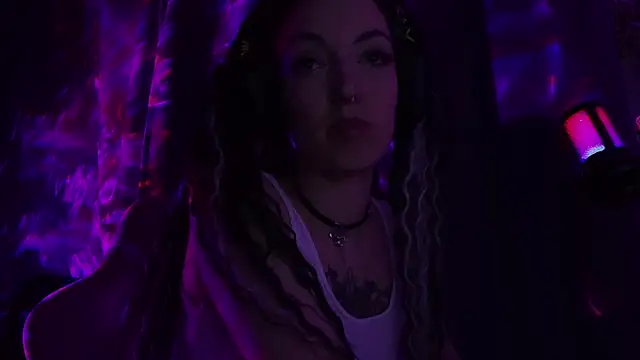 Snapshot of MiaKikki chatting on 10/28/25, 08:55 MiaKikki online show from 10/28/25, 08:55