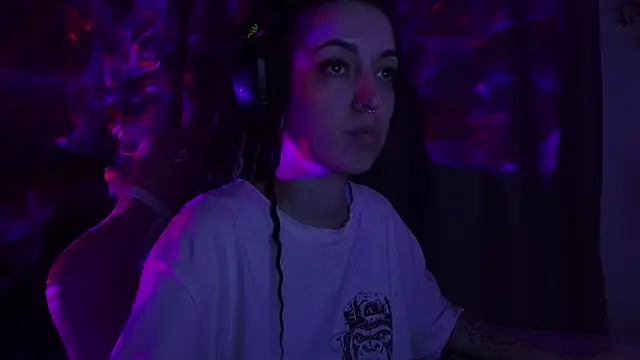 Snapshot of MiaKikki chatting on 10/30/25, 10:21 MiaKikki online show from 10/30/25, 10:21