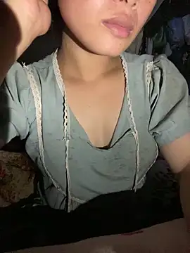 Snapshot of Van_xx chatting on 09/21/25, 12:40 Van xx online show from 09/21/25, 12:40