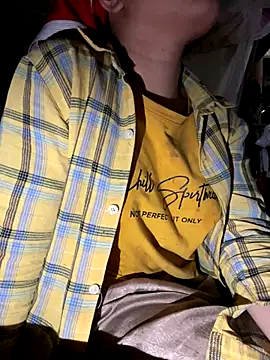 Snapshot of Van_xx chatting on 10/26/25, 02:28 Van xx online show from 10/26/25, 02:28