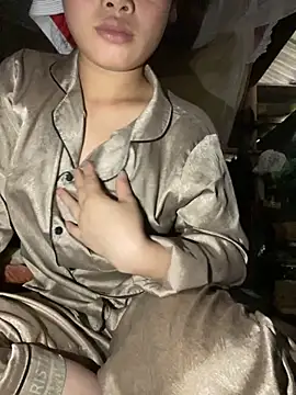 Snapshot of Van_xx chatting on 10/27/25, 08:07 Van xx online show from 10/27/25, 08:07