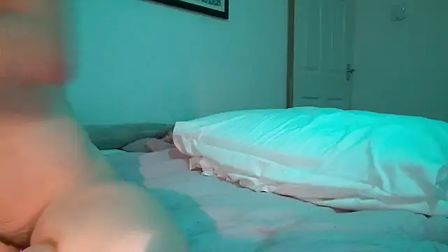 Snapshot of TinaBeena chatting on 10/14/25, 09:59 TinaBeena online show from 10/14/25, 09:59