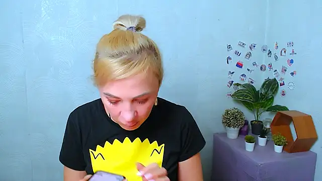 EmmaCat  online show from 12/03/25, 06:10