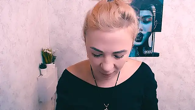 EmmaCat  online show from 12/04/25, 06:55