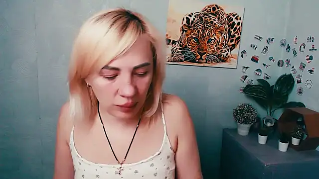 Snapshot of EmmaCat_ chatting on 03/06/26, 06:10 EmmaCat online show from 03/06/26, 06:10