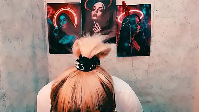 Snapshot of EmmaCat_ chatting on 03/11/26, 05:02 EmmaCat online show from 03/11/26, 05:02