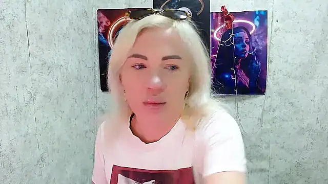 Snapshot of EmmaCat_ chatting on 03/14/26, 05:46 EmmaCat online show from 03/14/26, 05:46