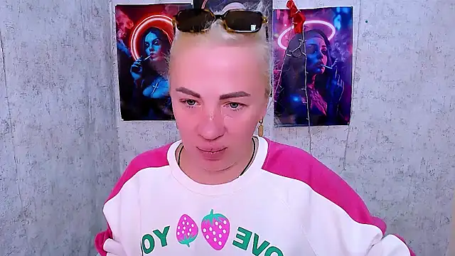 Snapshot of EmmaCat_ chatting on 03/15/26, 05:24 EmmaCat online show from 03/15/26, 05:24