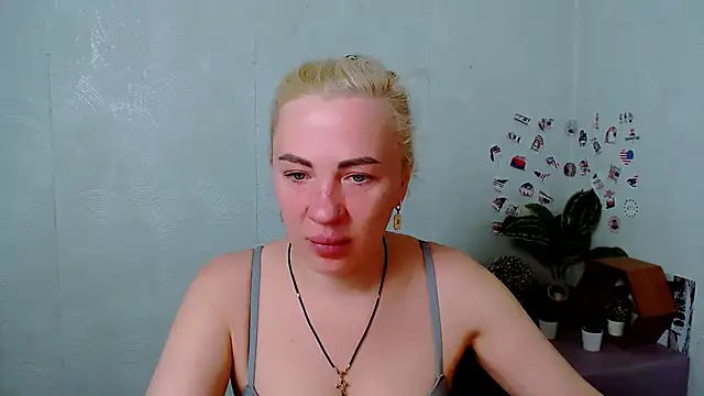 Snapshot of EmmaCat_ chatting on 03/18/26, 05:54 EmmaCat online show from 03/18/26, 05:54