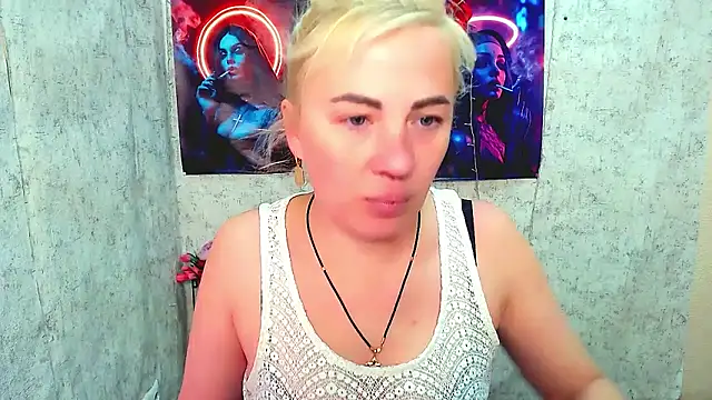 Snapshot of EmmaCat_ chatting on 03/22/26, 05:33 EmmaCat online show from 03/22/26, 05:33