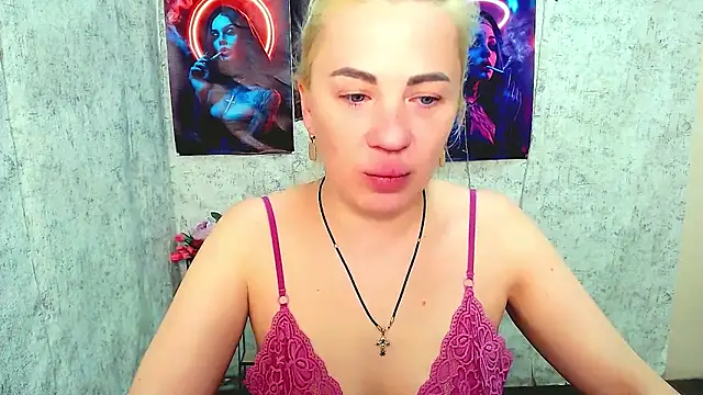 Snapshot of EmmaCat_ chatting on 03/23/26, 05:44 EmmaCat online show from 03/23/26, 05:44