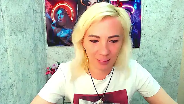 Snapshot of EmmaCat_ chatting on 03/24/26, 05:23 EmmaCat online show from 03/24/26, 05:23