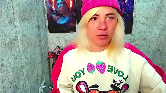 Snapshot of EmmaCat_ chatting on 03/25/26, 05:24 EmmaCat online show from 03/25/26, 05:24