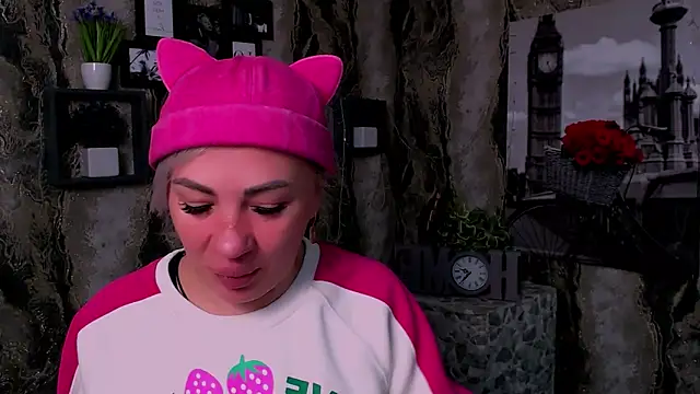 Snapshot of EmmaCat_ chatting on 04/10/26, 05:23 EmmaCat online show from 04/10/26, 05:23